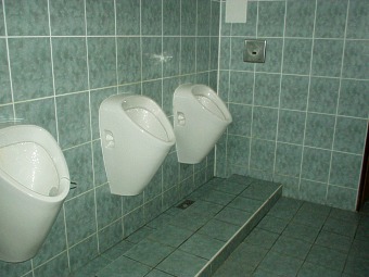  WC pod �ern�m 