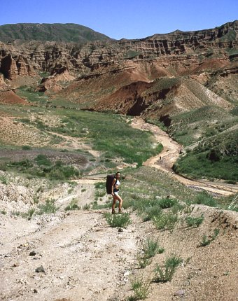  Trip korytem a ka�onem vyschl� �eky 