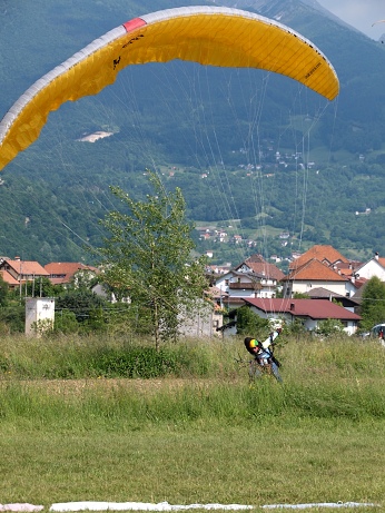 Do cílové pásky chybí 15 metrů