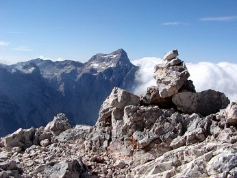  V pozad� Triglav 2864m 