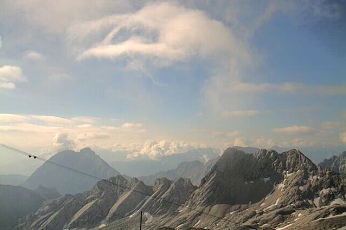  Pohled z vrcholu Zugspitze rno ped 9. hodinou 