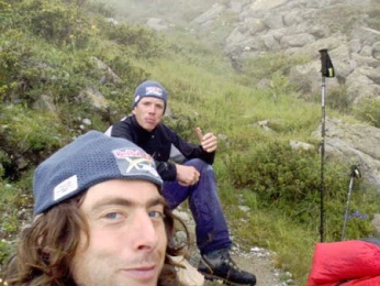  Dvojice Stefan Bocks a Alex Hofer vysoko v horch 
