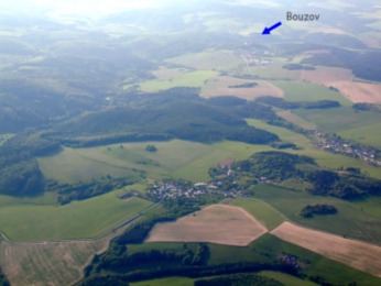 V dálce je hrad Bouzov a mí příbuzní