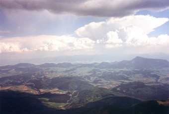  Cumulonimbus nad Doln�m Kub�nem, v pozad� N�zk� Tatry 