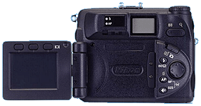  Pohled na odklopen displej fotoapartu Nikon Coolpix 5000 