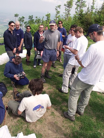  Briefing na startovi�ti 