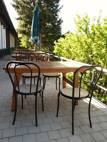  Brzy r�no v are�lu hotelu Horizont 