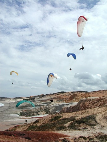 Létání na útesu Canoa Quebrada