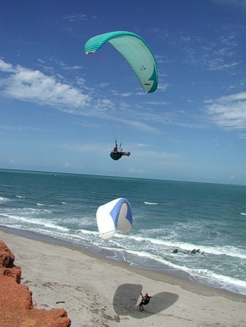 Létání na útesu Canoa Quebrada