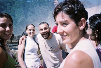  Mnich a Brazilky u vodop�du 