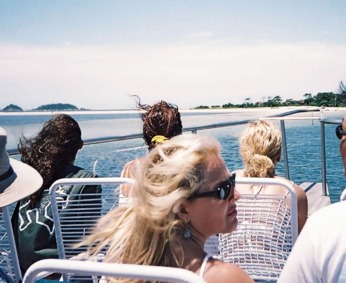  Lod� na ostrov nadr�en�ch panen 