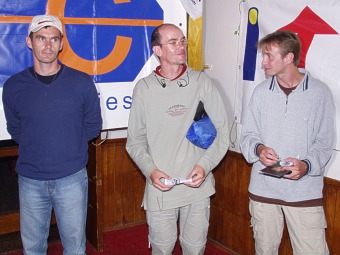  V�t�zov� celkov�ho po�ad� z�vodu - 1. Michal Orolin (vlevo), 2. Peter Mens�k (uprost�ed) a Peter Borgula (vpravo) 