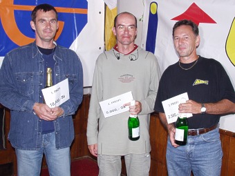 V�t�zov� kategorie Profi - 1. Michal Orolin (vlevo), 2. Peter Mens�k (uprost�ed) a Juraj �iernik (vpravo) 