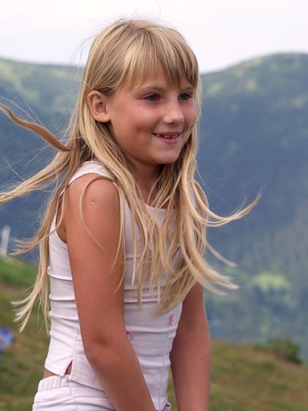  Mlad�� sestra Anny Kurnikovov� na Chopku 