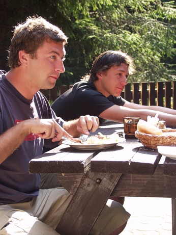  Sn�dan� p�ed hotelem Bj�rnson 