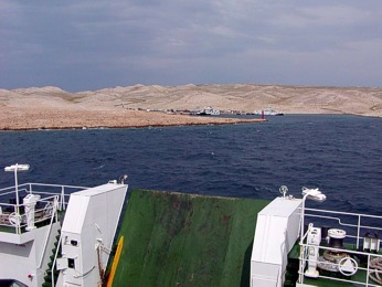  Ostrov Rab z trajektu 