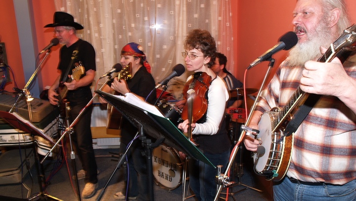  Kondo�i s bubnem od Kondor Bandu 