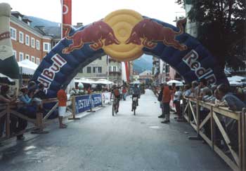  Milan a Raku�an vj�d�j� do c�le 