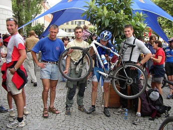 Náš tým - zleva kajak, paraglid, MTB, běh