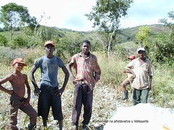  Pomocníci na přistávačce u Vallejuello 