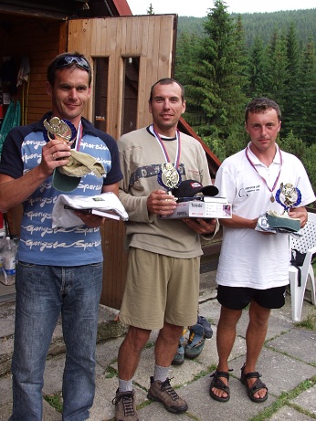  V�t�zov� kategorie Open - 1. �tefan Vyparina (uprost�ed), 2. Michal Orolin (vlevo), 3. Jaroslav Jand�ch (vpravo) 