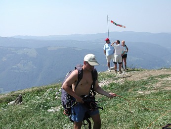  Neoble�en� Karel se p�ipravuje na start 