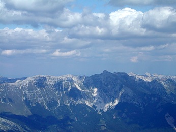  Pohled na Krn p�i p�eskoku na h�eben Stolu 