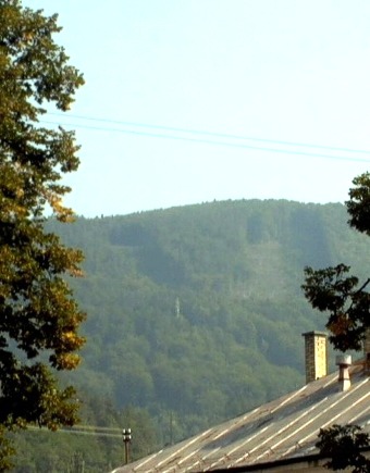  �tarovisko je umiestnen� vo vrchnej �asti �av�ho v�seku 