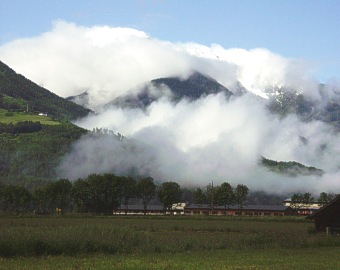  Obla�nost na svaz�ch hor brzy r�no 