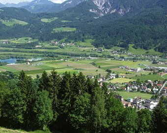  Kemp u jezera s p�ist�va�kou 