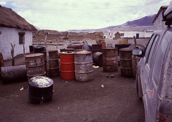 Bolívie - benzínová čerpací stanice 