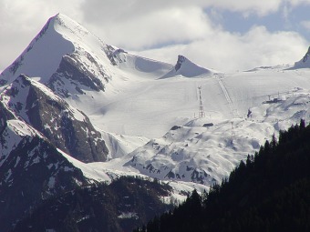  Pohled na Kaprun ze strany p�i letu 