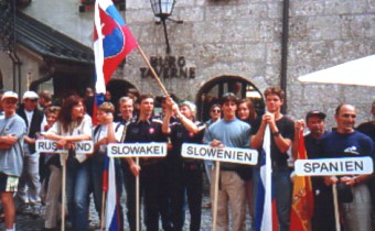  Ukon�enie ME na n�dvor� z�mku v Halle 