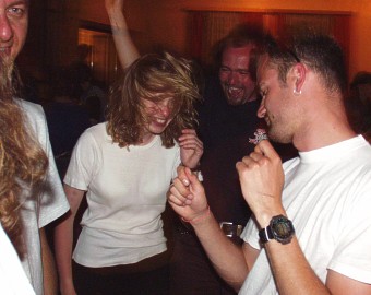  Nejmenovan� paraglidist� na parketu 