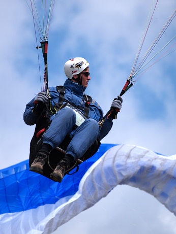  Startuje Adam Dole�al 