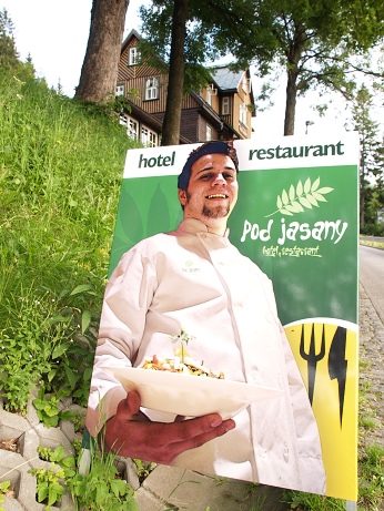  R�no p�ed Hotelem Pod Jasany 