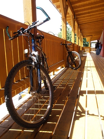  P�ed kancel��� firmy Yellow Point 