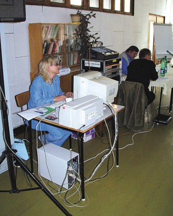  Bro�a Hani��kov� v�echno pe�liv� zapisovala 