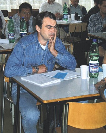  Ji�� Koub�k pozorn� sledoval pr�b�h konference 