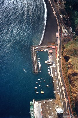  Přístav a pláž pod Mirador del Concepción na jižním okraji města Santa Cruz 