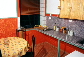  Kuchyňka v domku ještě před tím, než začal Michal vařit 