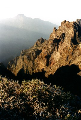  Skalnaté hřebeny v okolí Roque de los Muchachos 
