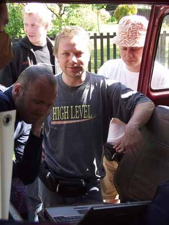  Franti�ek Pavlou�ek, Radek �imon�k a Martin Manci V�vra nad p�edpov�da�em po�as�, zabudovan�m v �elv� 