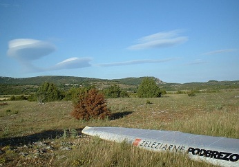  Altocumulus lenticularis v posledn� letov� de� 
