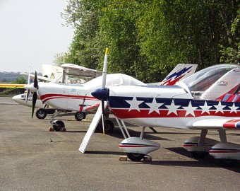  Venku p�ed hang�rem 