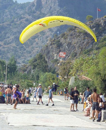  P�ist�n� na chodn�ku u pl�e 