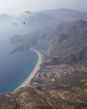 Tonda Pallas vysoko nad Ölüdeniz