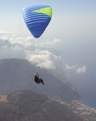  Vysoko nad pob�e��m St�edozemn�ho mo�e 