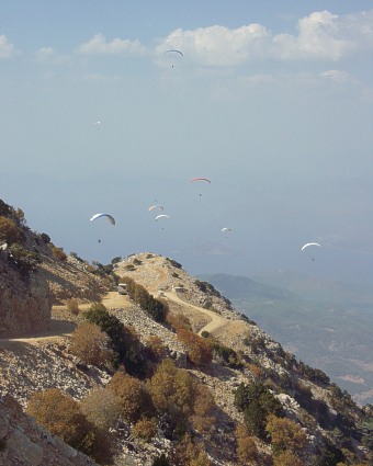  Nad severoz�padn�m svahem ni���ho startovi�t� 