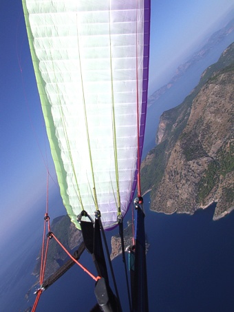  Ve spir�le vysoko nad mo�em 